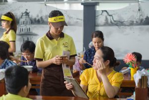 nhan-vien-order-bang-dien-thoai